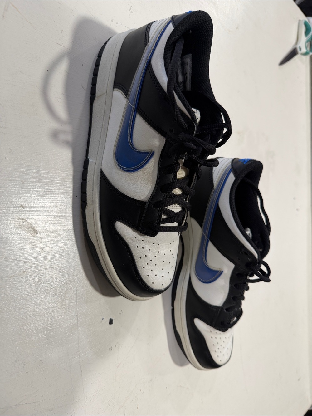 Nike Kids Low-Top Sneakers in White, Black & Blue